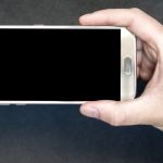 Gevangene slikt zijn complete mobieltje door