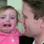 Compilatie van baby reacties nadat papa baard geschoren heeft!