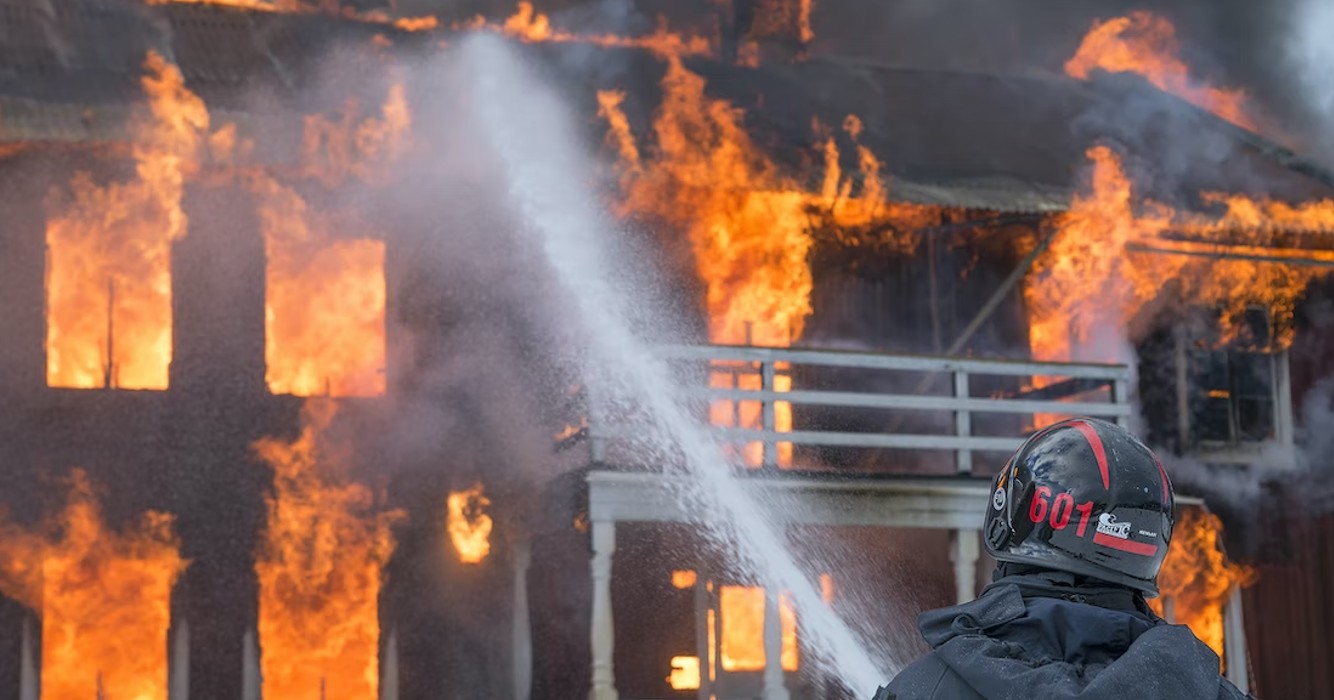 Huis in brand steken