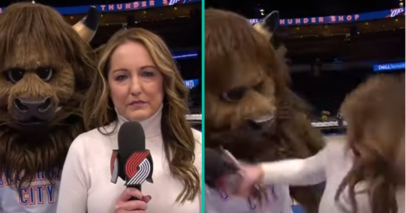 Verslaggever krijg de schok van haar leven door mascotte die achter haar kruipt