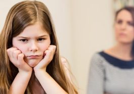 Moeder heeft een hekel aan eigen dochter: 'Ze is mooier en schattiger dan haar!'