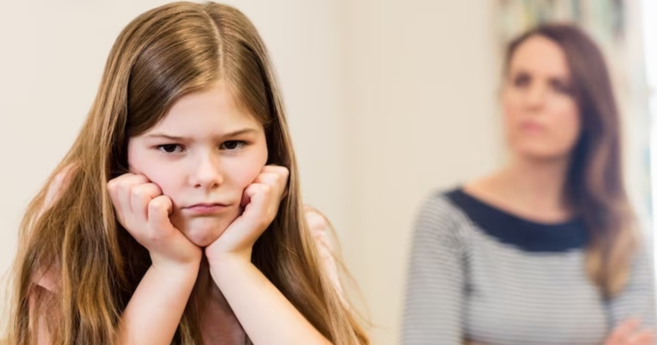 Moeder heeft een hekel aan eigen dochter: 'Ze is mooier en schattiger dan haar!'